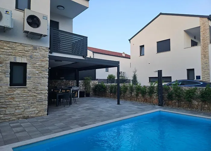Villa Kaoru Brand New Villa With A Heated Swimming Pool