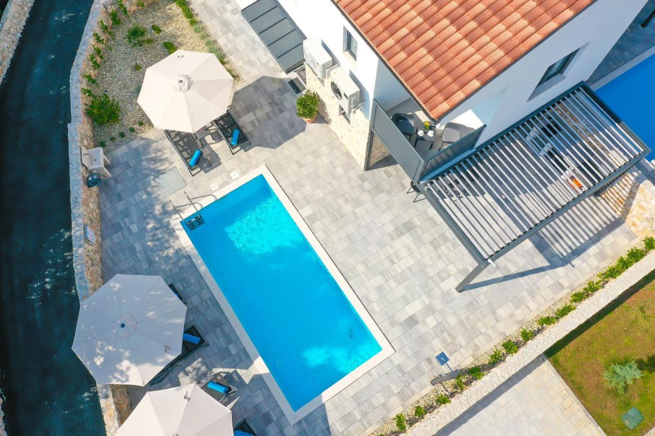 Kaoru Brand New With A Heated Swimming Pool Villa *