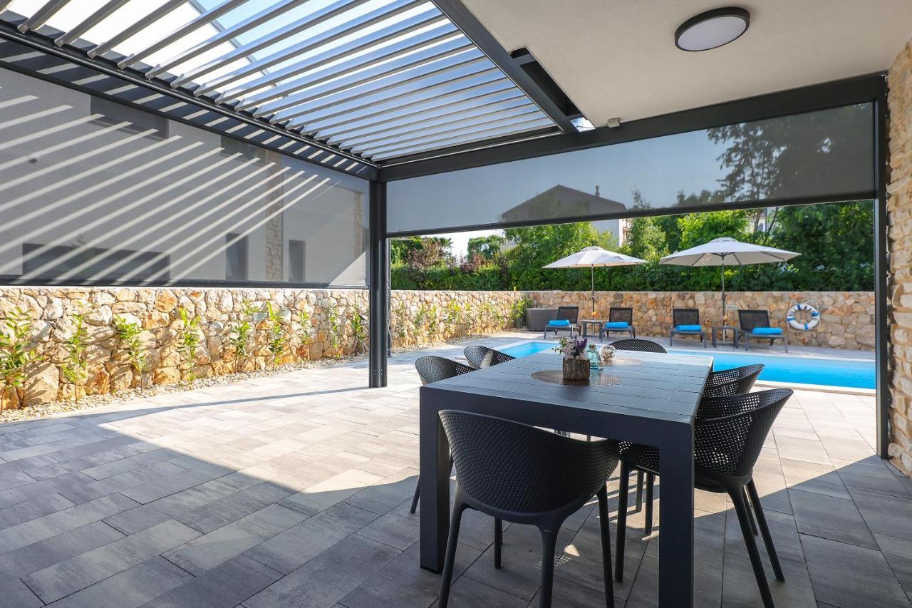 Villa Kaoru Brand New With A Heated Swimming Pool