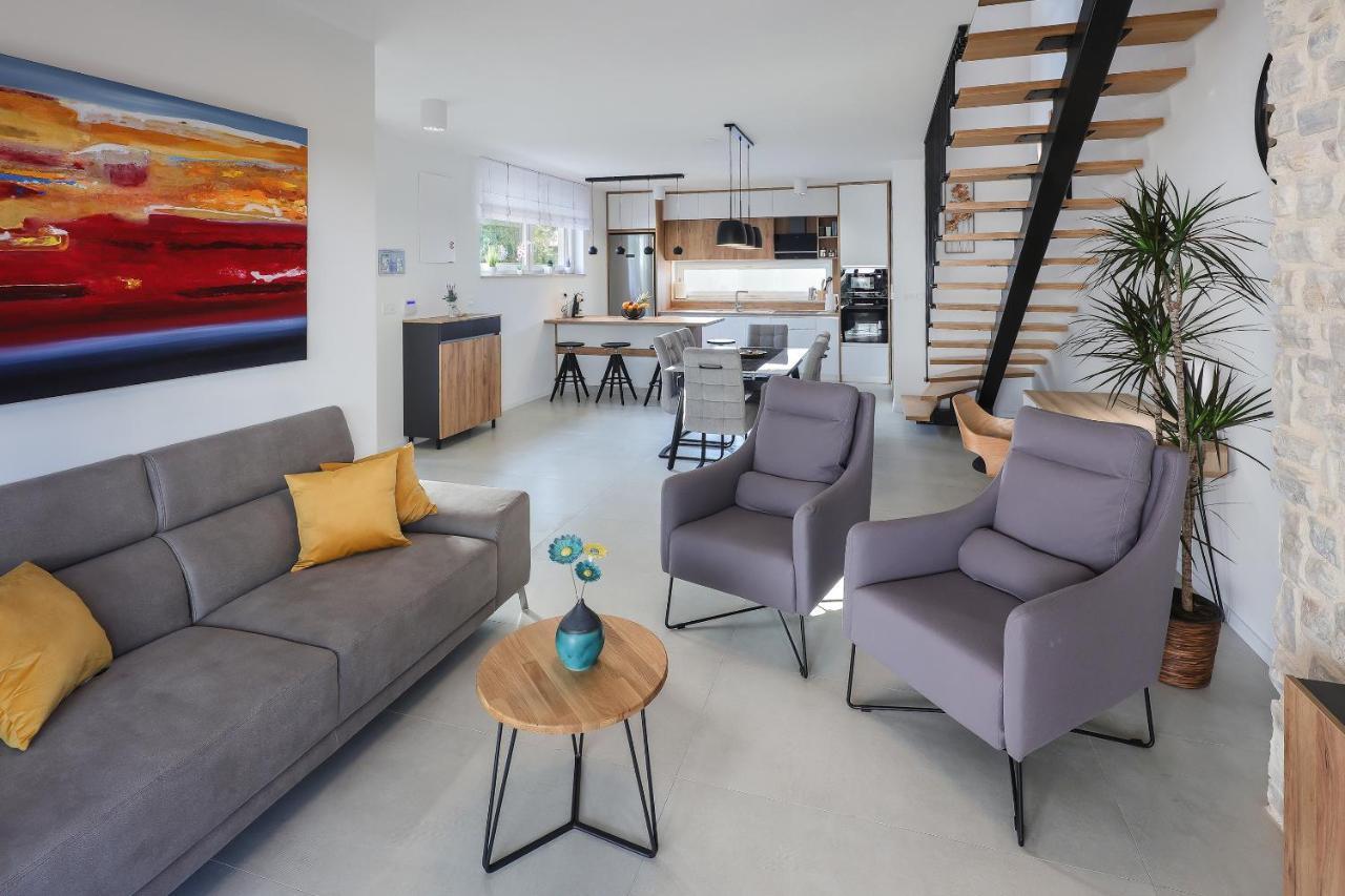 Villa Kaoru Brand New With A Heated Swimming Pool *