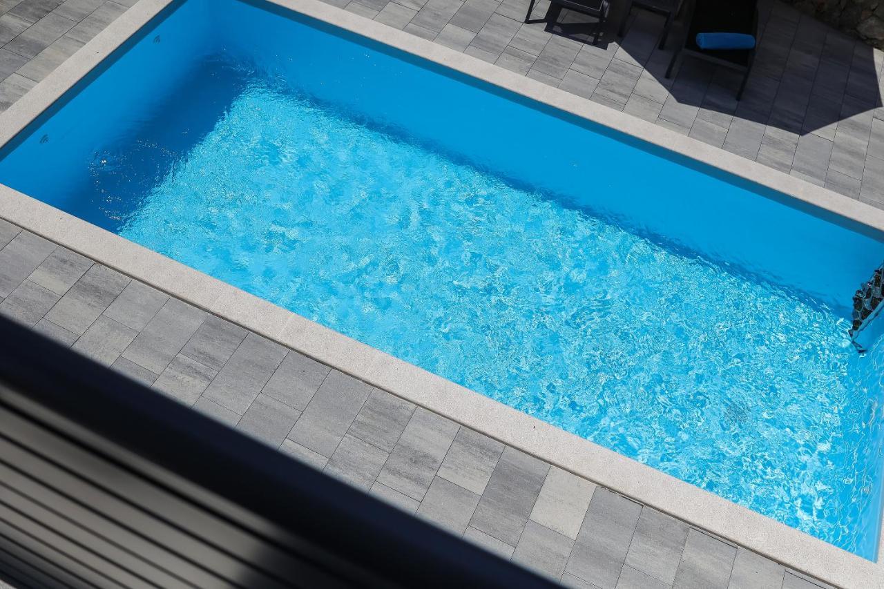 Villa Kaoru Brand New With A Heated Swimming Pool