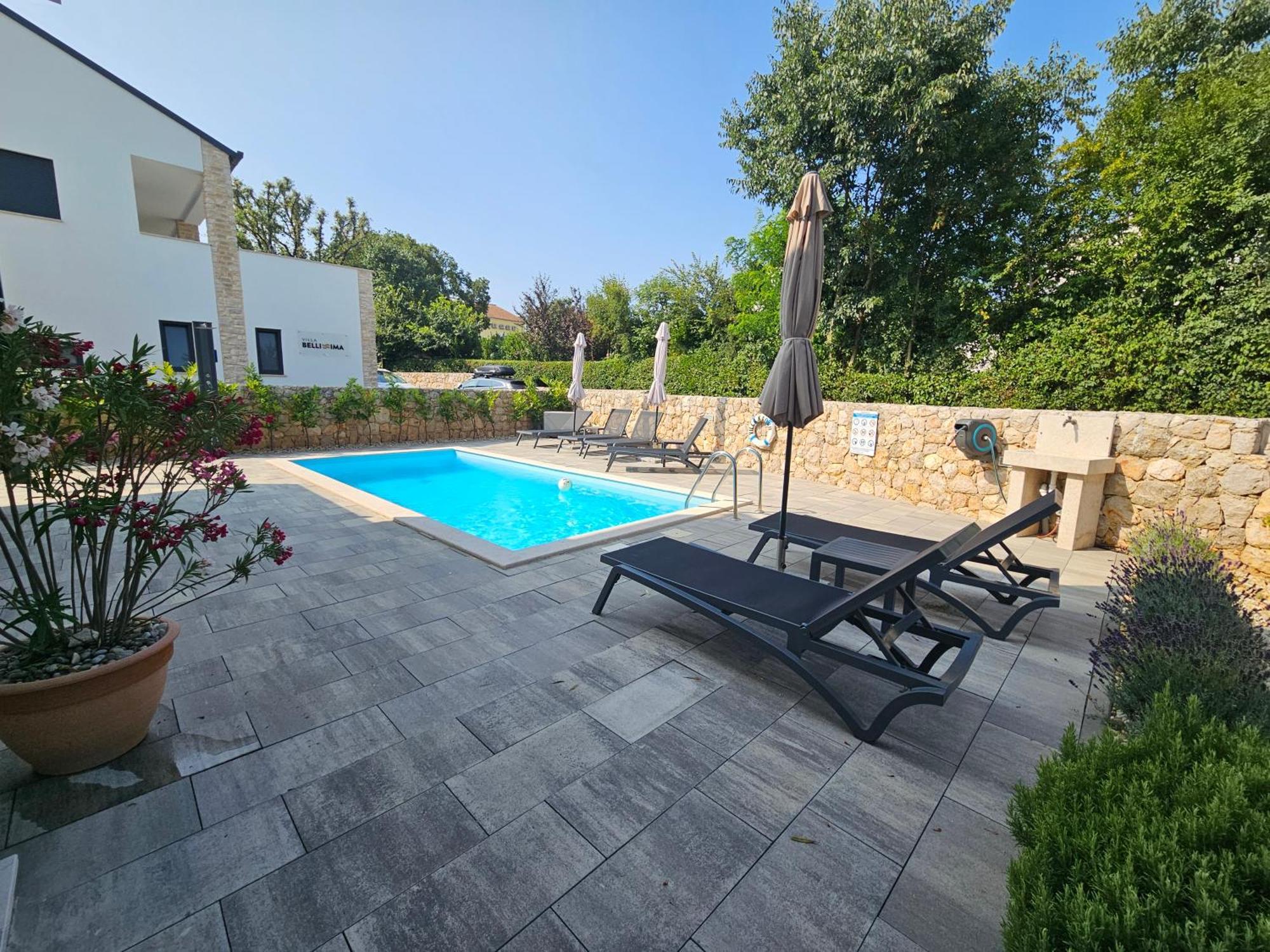 Villa Kaoru Brand New With A Heated Swimming Pool