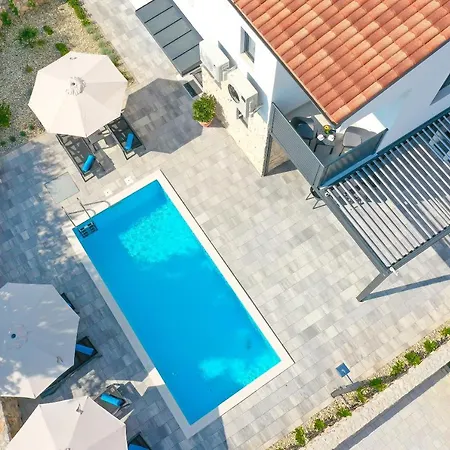 Villa Kaoru Brand New Villa With A Heated Swimming Pool Malinska Kültér fotó