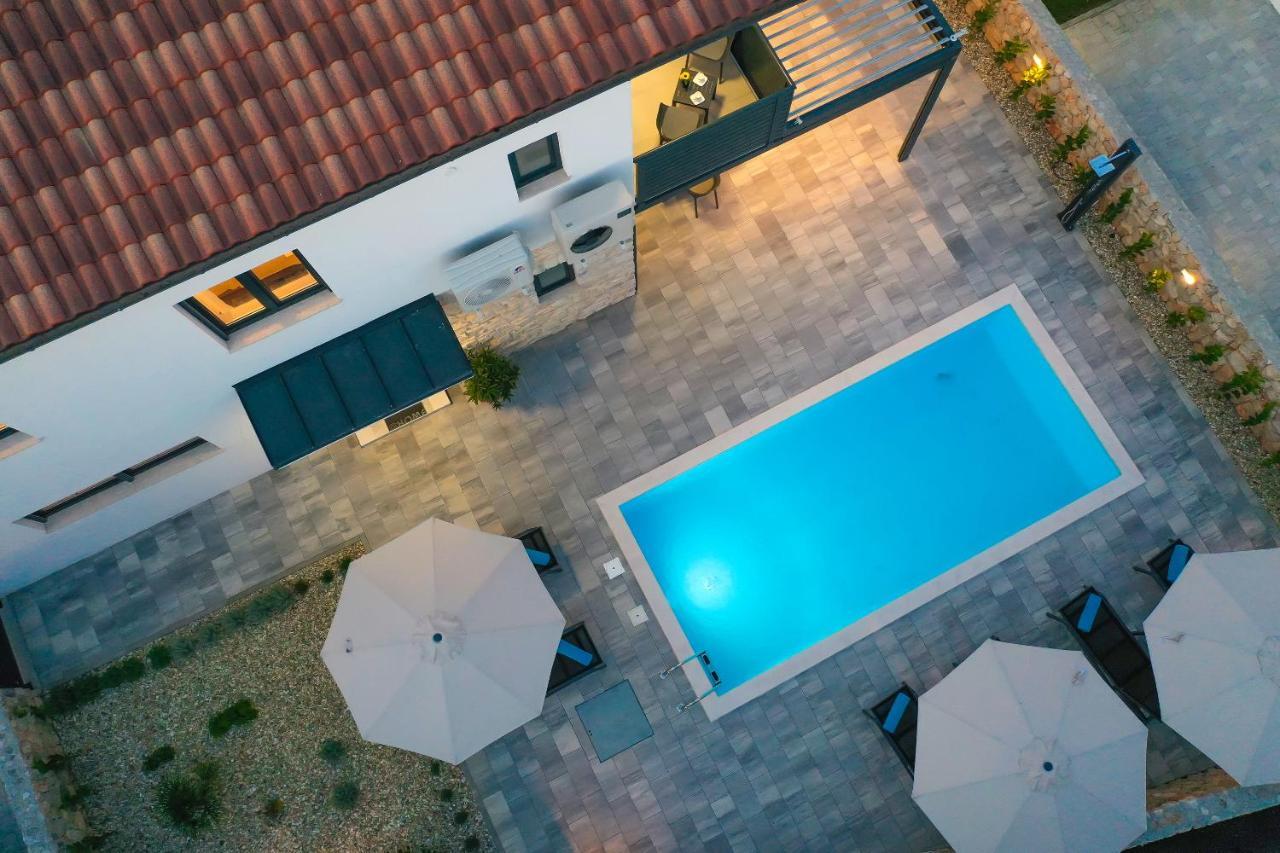 Kaoru Brand New With A Heated Swimming Pool Villa