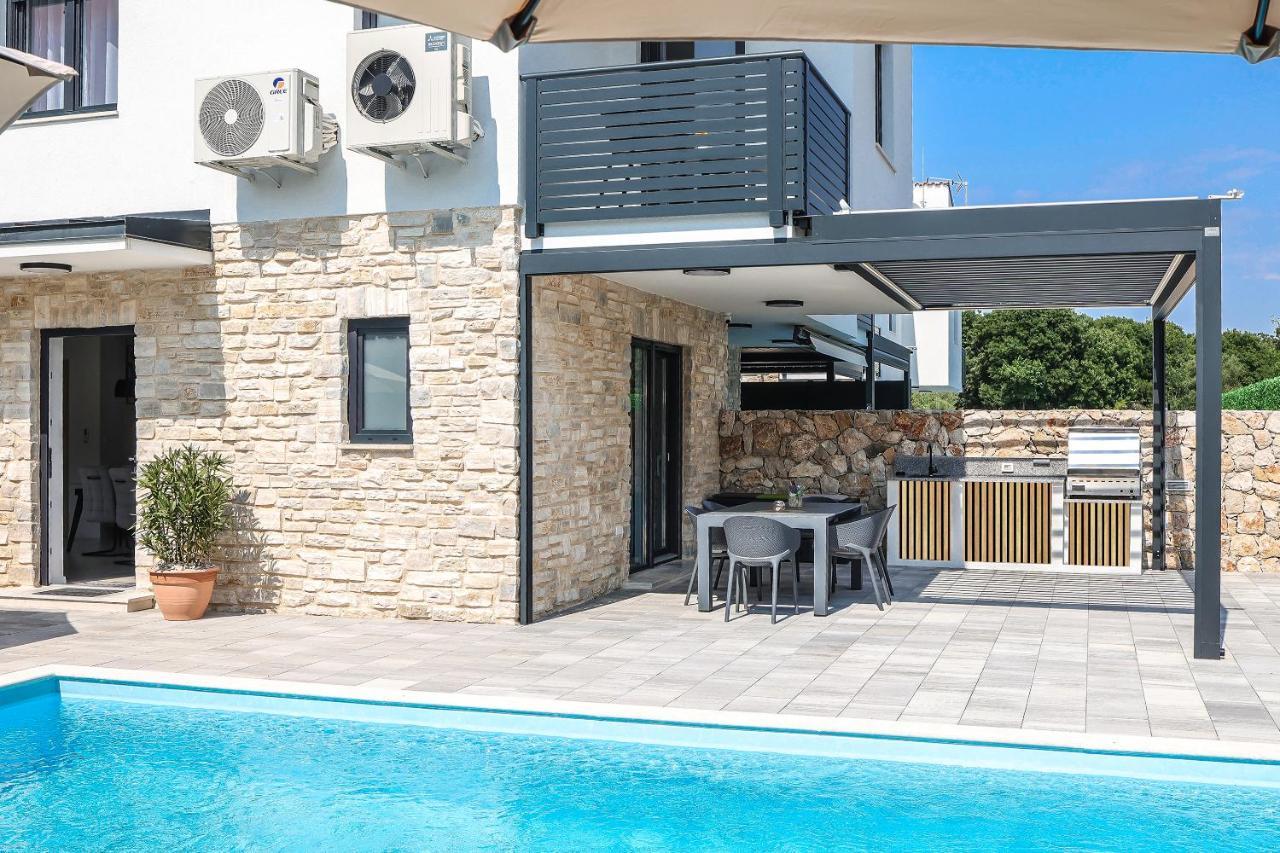 Kaoru Brand New With A Heated Swimming Pool